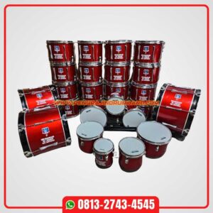 alat drumband merah